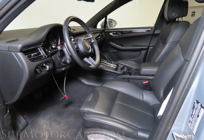 2024 Porsche Macan - Image 18