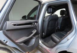 2024 Porsche Macan - Image 26