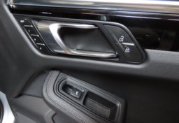 2024 Porsche Macan - Image 46