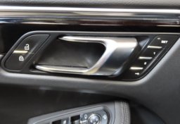 2024 Porsche Macan - Image 45