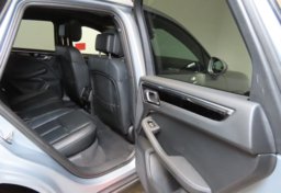 2024 Porsche Macan - Image 25