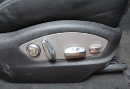 2024 Porsche Macan - Image 44