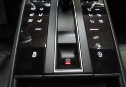 2024 Porsche Macan - Image 43