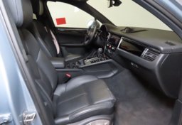 2024 Porsche Macan - Image 24