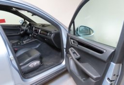 2024 Porsche Macan - Image 21