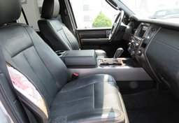 2017 Ford Expedition EL - Image 24