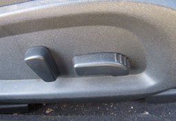 2017 Infiniti Q60 - Image 42