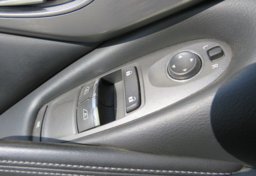 2017 Infiniti Q60 - Image 36