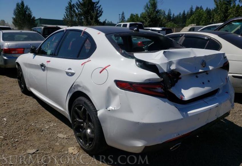 2021 Alfa Romeo Giulia - Image 4