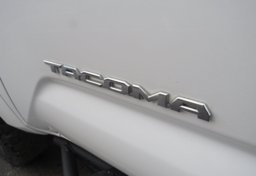 2017 Toyota Tacoma - Image 25