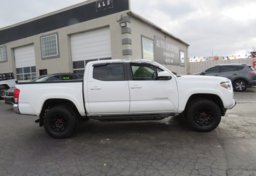 2017 Toyota Tacoma - Image 6