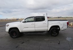 2017 Toyota Tacoma - Image 5