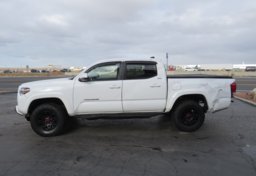 2017 Toyota Tacoma - Image 7