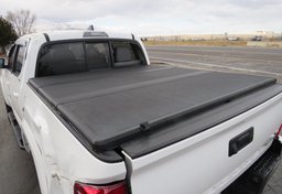 2017 Toyota Tacoma - Image 18