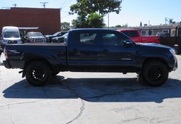 2012 Toyota Tacoma - Image 12