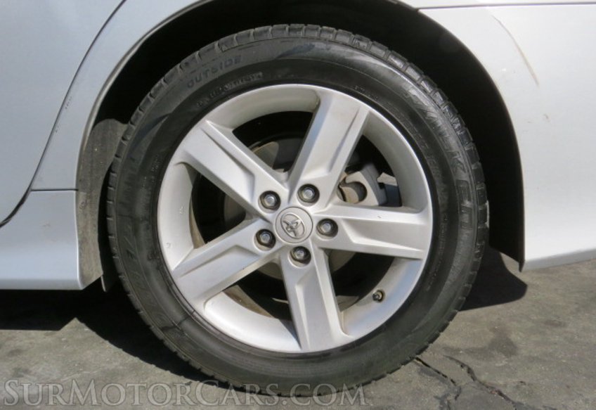 2013 Toyota Camry - Image 16