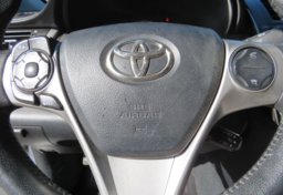 2013 Toyota Camry - Image 32