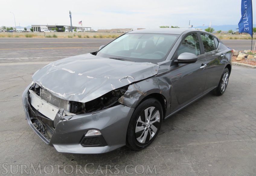 2020 Nissan Altima - Image 2