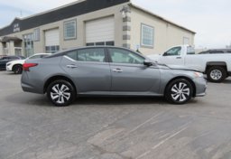 2020 Nissan Altima - Image 10