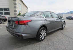 2020 Nissan Altima - Image 8