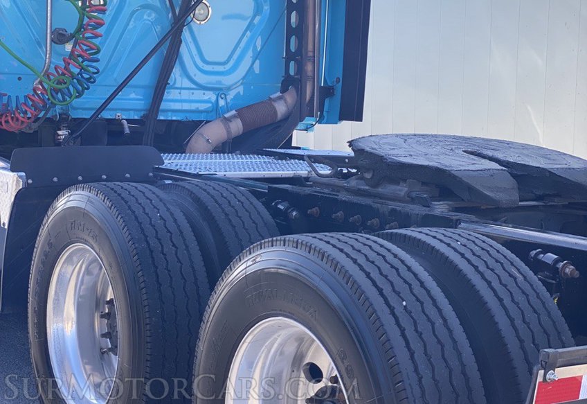 2013 Freightliner Cascadia - Image 3