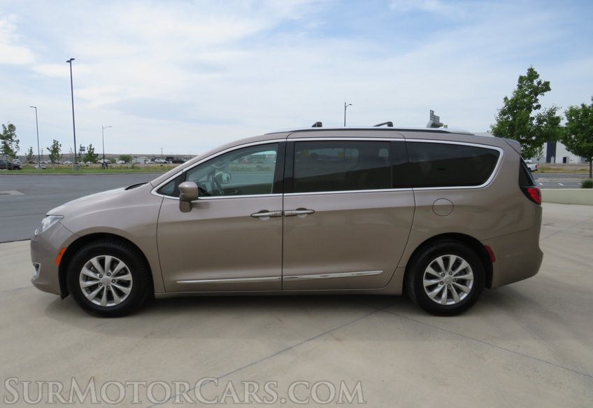 2018 Chrysler Pacifica - Image 9