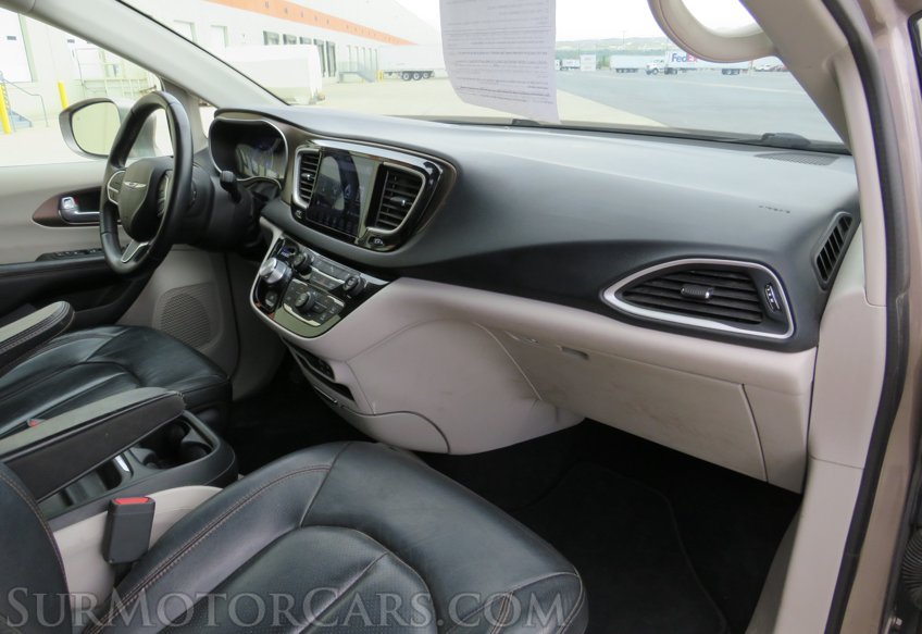 2018 Chrysler Pacifica - Image 35