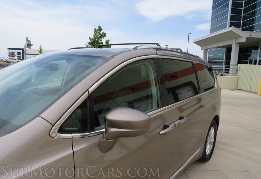 2018 Chrysler Pacifica - Image 19