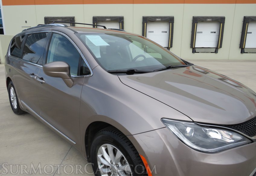 2018 Chrysler Pacifica - Image 16
