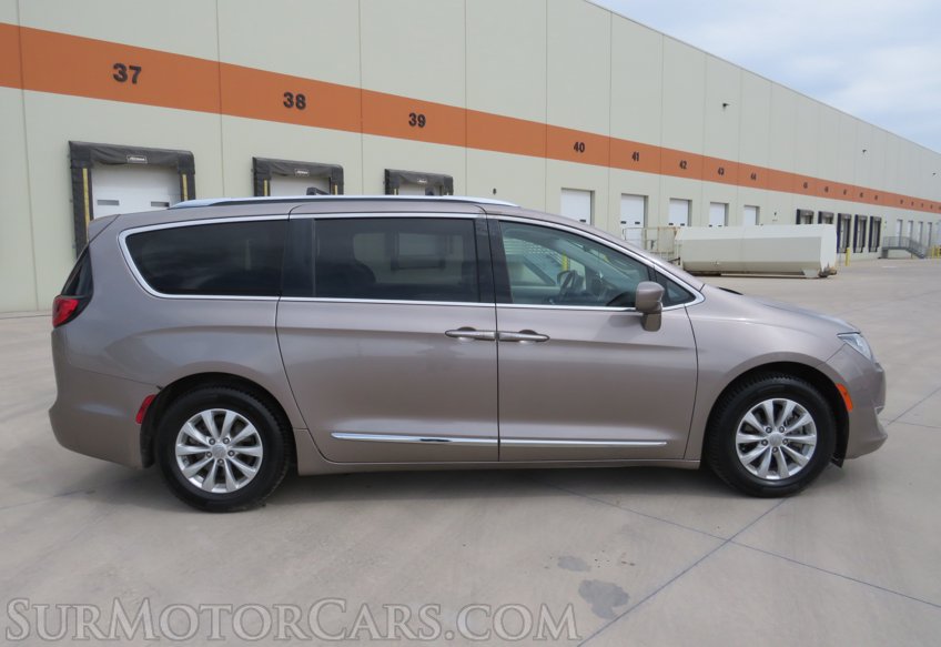 2018 Chrysler Pacifica - Image 10
