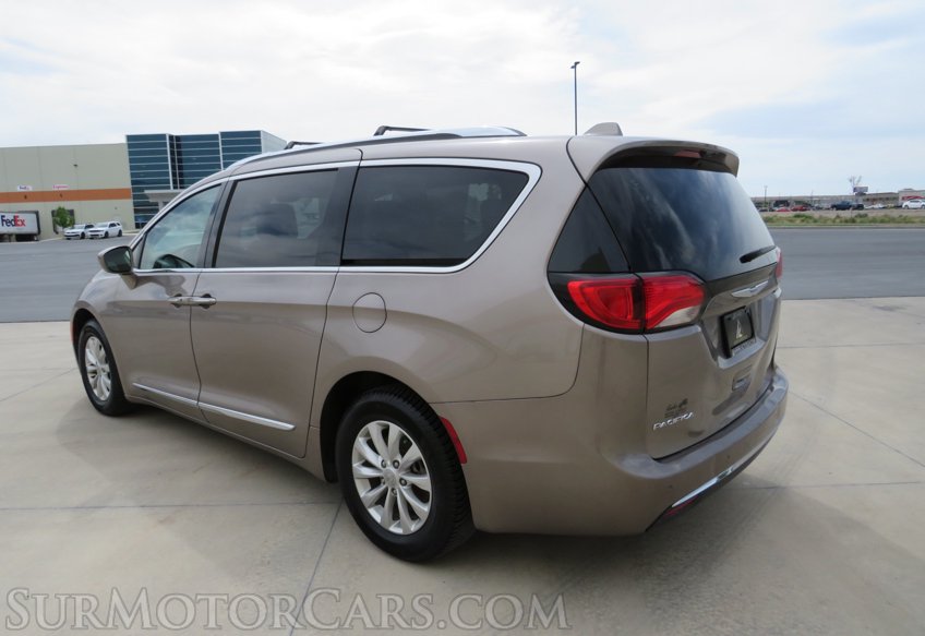 2018 Chrysler Pacifica - Image 6
