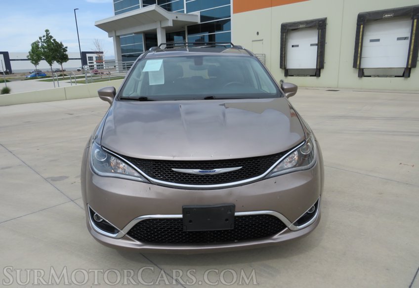 2018 Chrysler Pacifica - Image 12