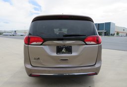 2018 Chrysler Pacifica - Image 15