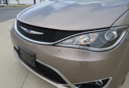 2018 Chrysler Pacifica - Image 26