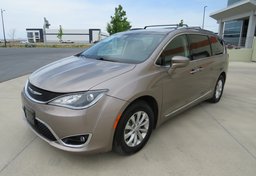 2018 Chrysler Pacifica - Image 1