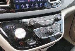 2018 Chrysler Pacifica - Image 57