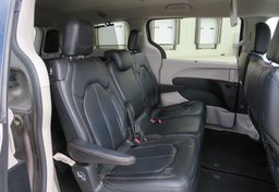 2018 Chrysler Pacifica - Image 42