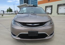 2018 Chrysler Pacifica - Image 13