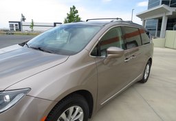 2018 Chrysler Pacifica - Image 18