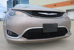 2018 Chrysler Pacifica - Image 25