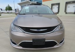 2018 Chrysler Pacifica - Image 11