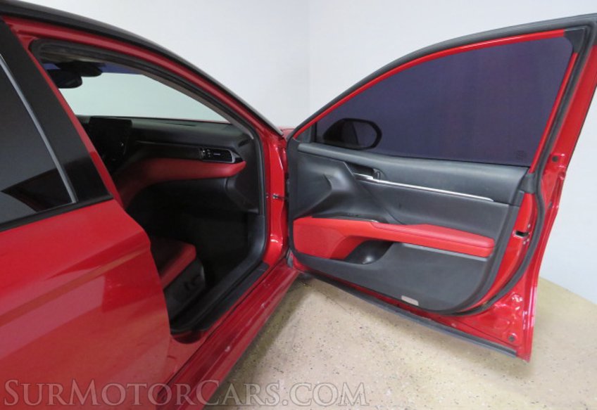 2021 Toyota Camry Hybrid - Image 16