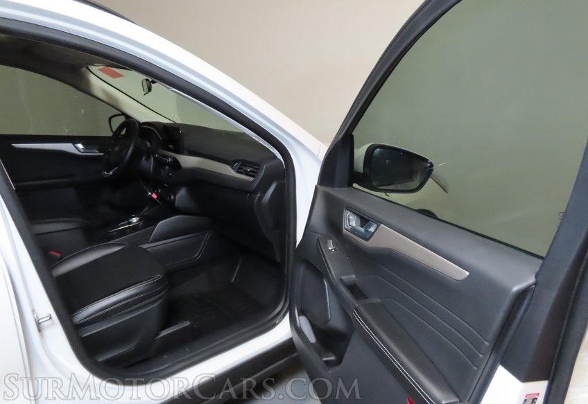 2022 Ford Escape - Image 17