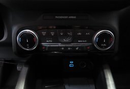 2022 Ford Escape - Image 32