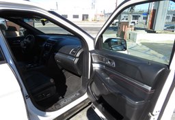 2017 Ford Explorer - Image 22