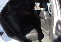 2017 Ford Explorer - Image 32