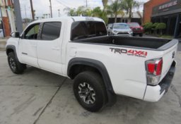 2022 Toyota Tacoma 4WD - Image 9