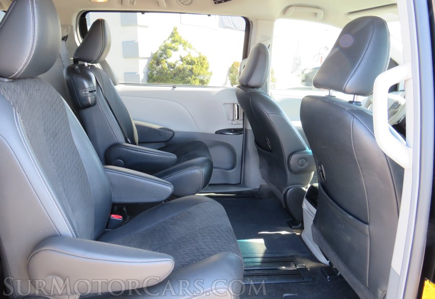 2014 Toyota Sienna - Image 28