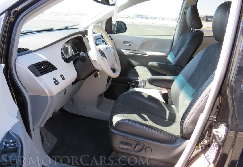 2014 Toyota Sienna - Image 27
