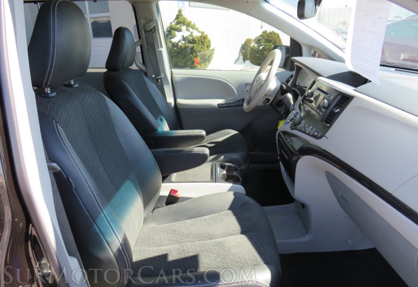 2014 Toyota Sienna - Image 22
